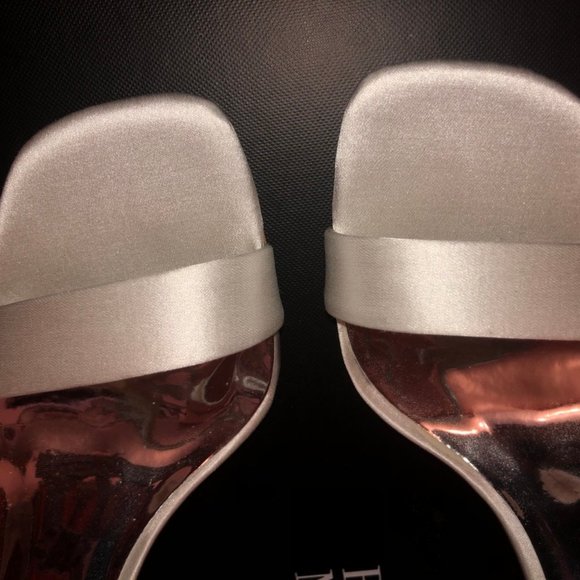 Badgley Mischka Satin White Bridal Shoes Sz. 5.5 - Picture 4 of 8